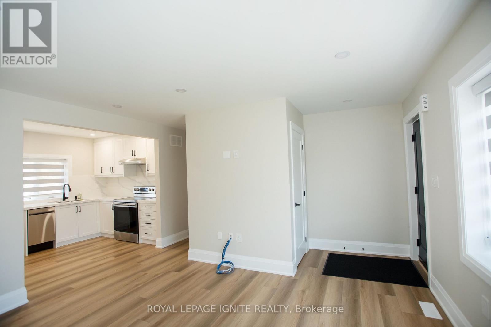MAIN - 38 PARENT AVENUE - Photo 5