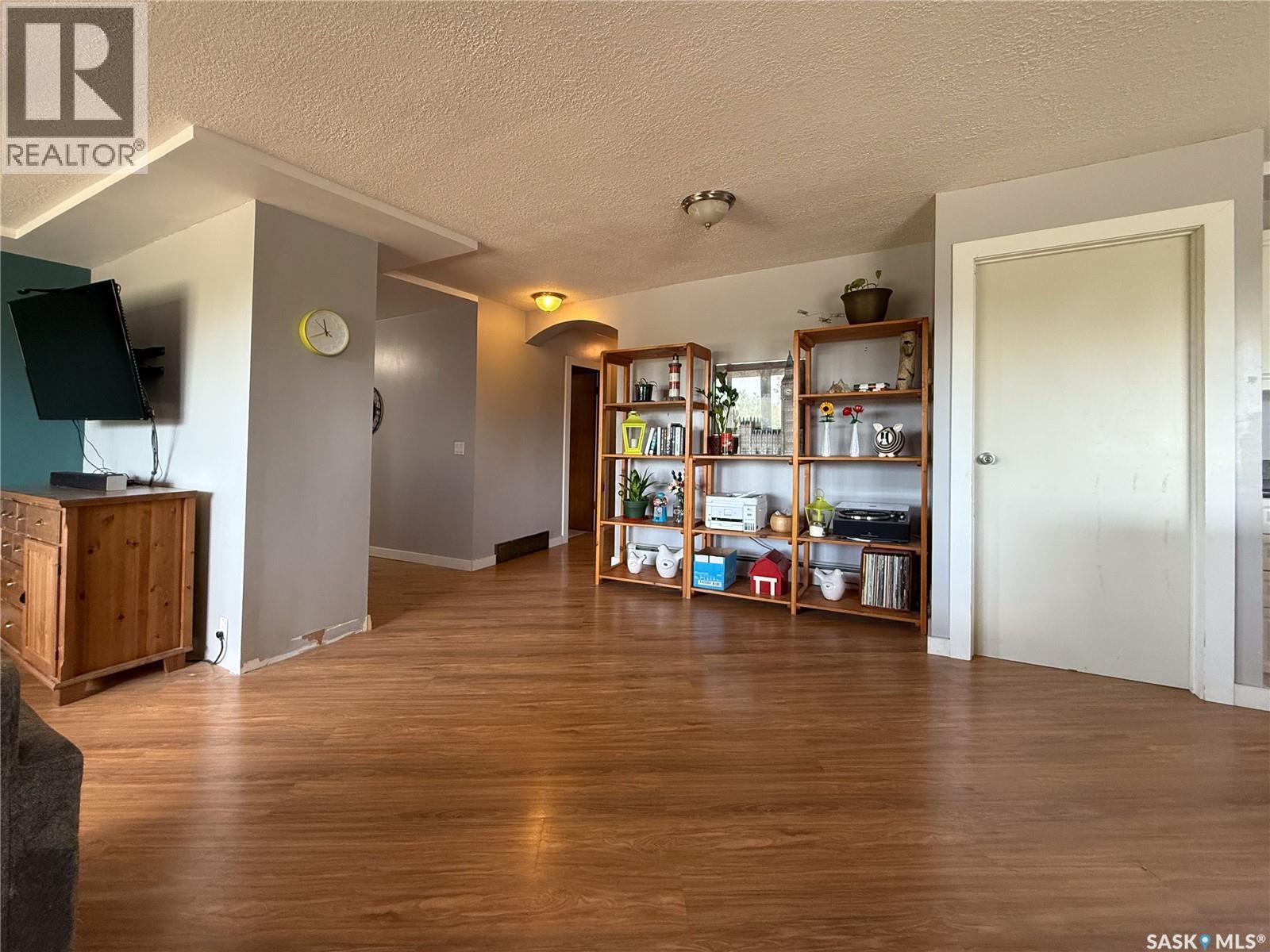 223 2nd Avenue E, Frontier, Saskatchewan  S0N 0W0 - Photo 20 - SK043049
