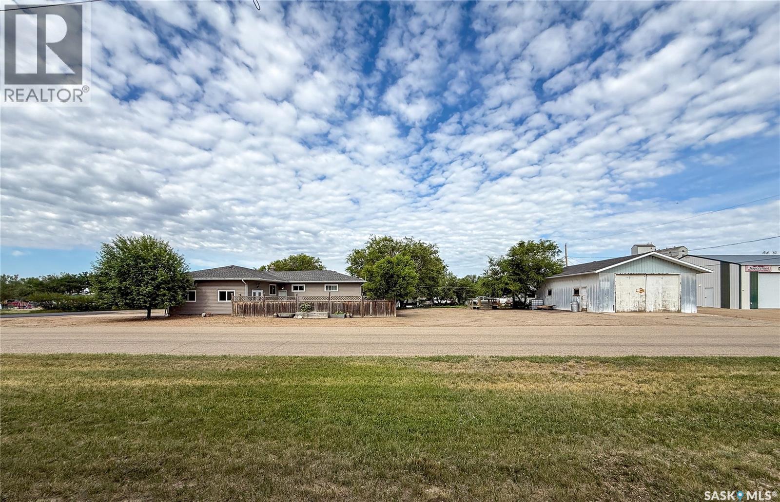 223 2nd Avenue E, Frontier, Saskatchewan  S0N 0W0 - Photo 42 - SK043049