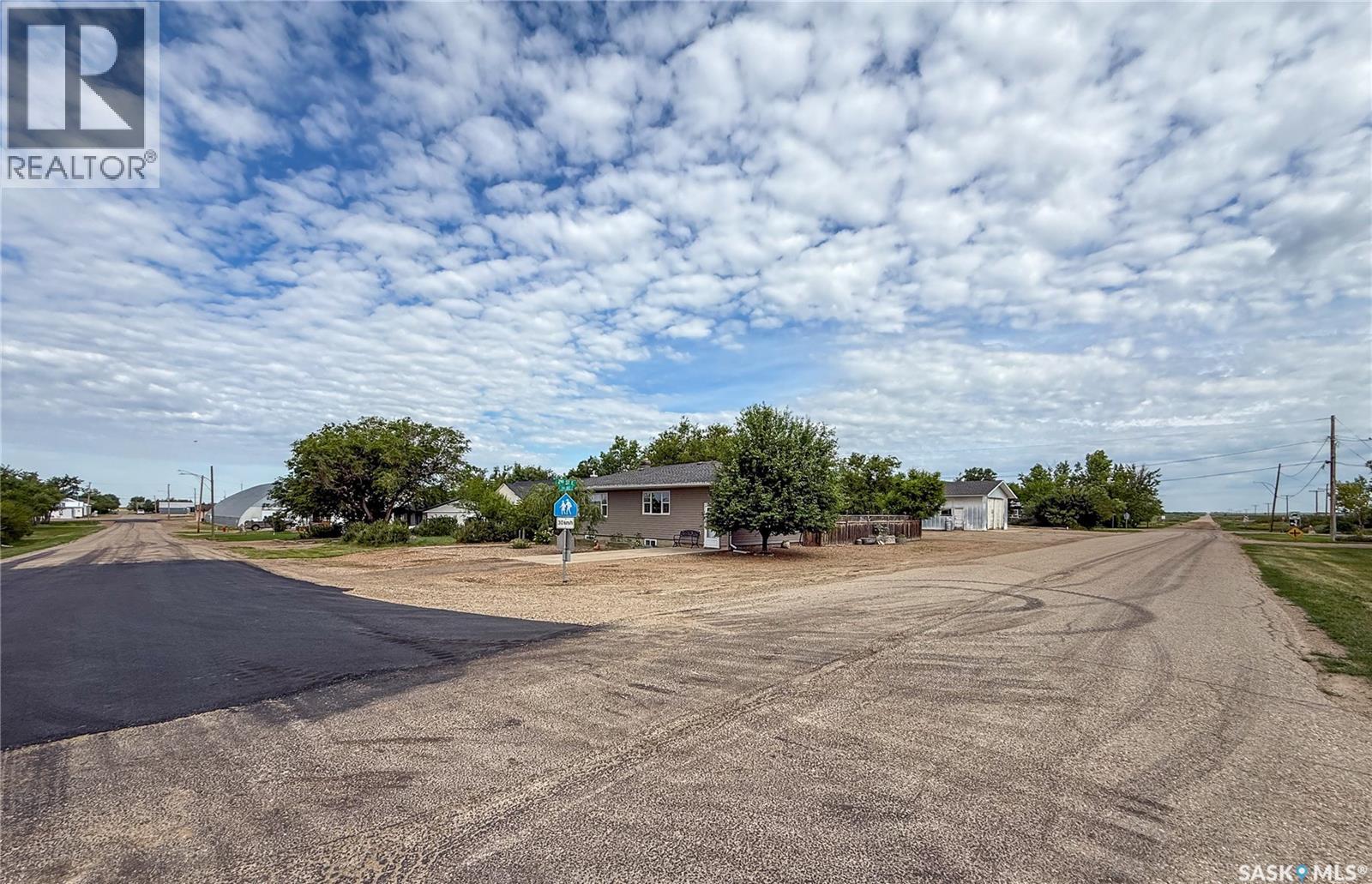 223 2nd Avenue E, Frontier, Saskatchewan  S0N 0W0 - Photo 44 - SK043049