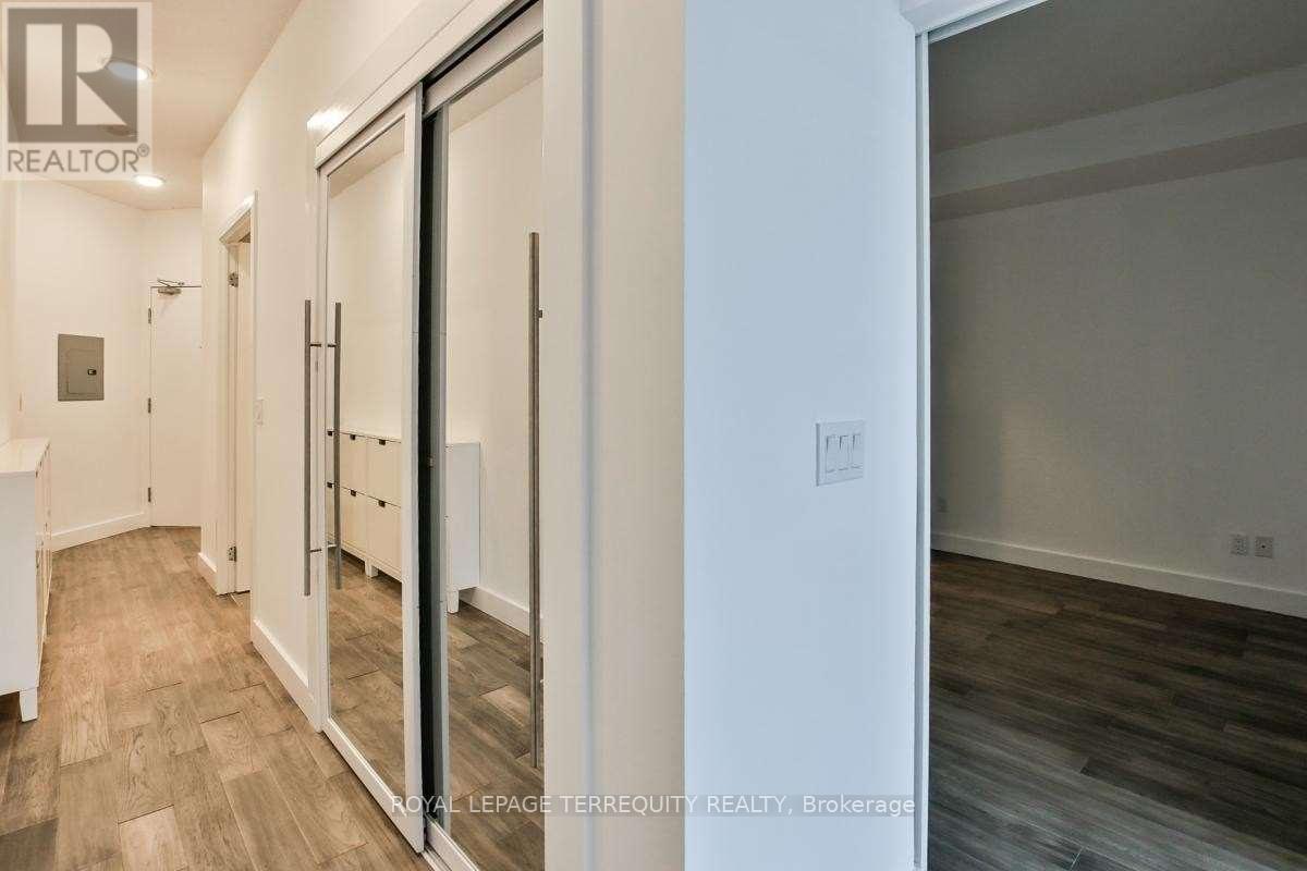 2605 - 218 QUEENS QUAY W