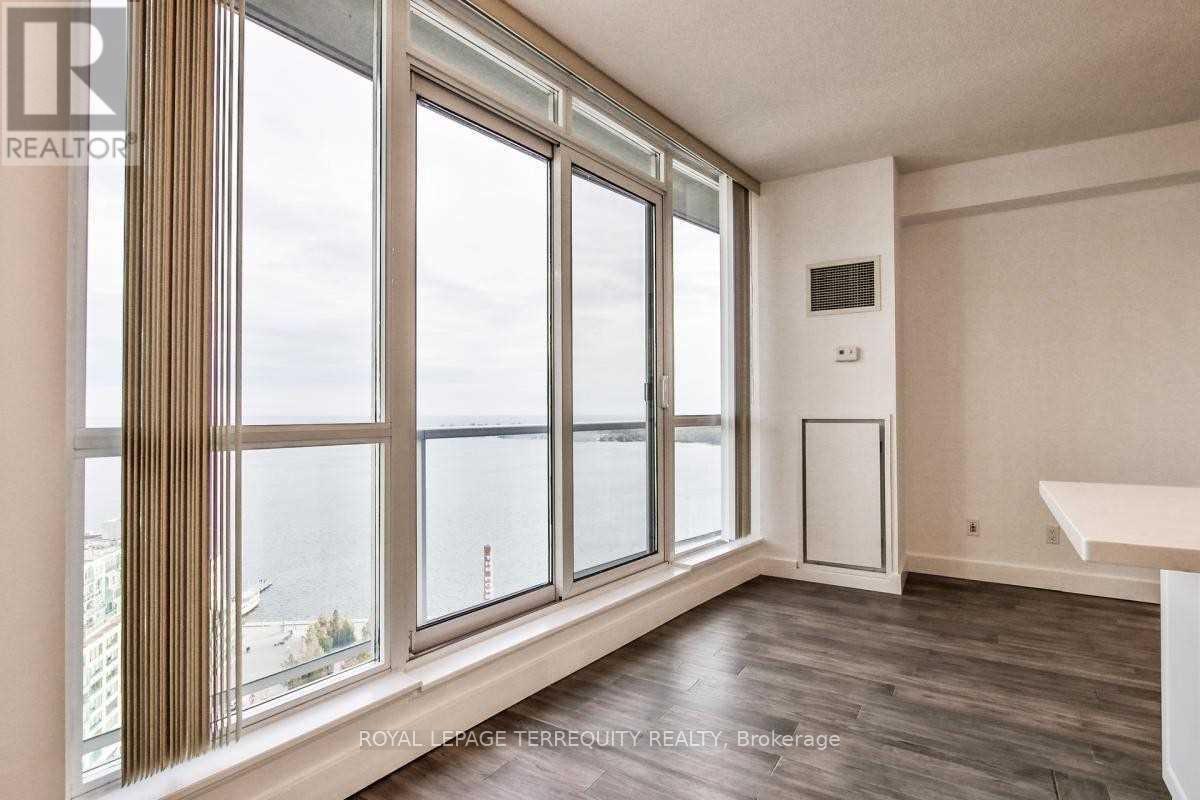 2605 - 218 Queens Quay W, Toronto, Ontario  M5J 2Y6 - Photo 5 - C13584828