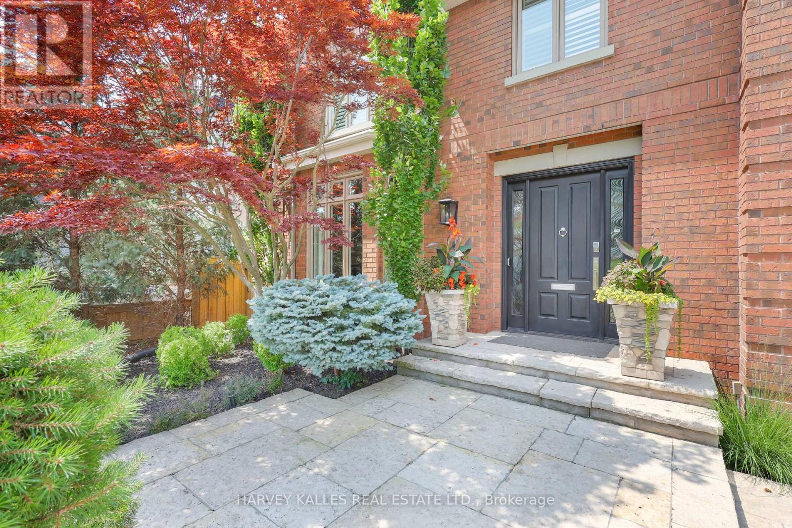 254 Yonge Boulevard, Toronto, Ontario  M5M 3J3 - Photo 2 - C13584852