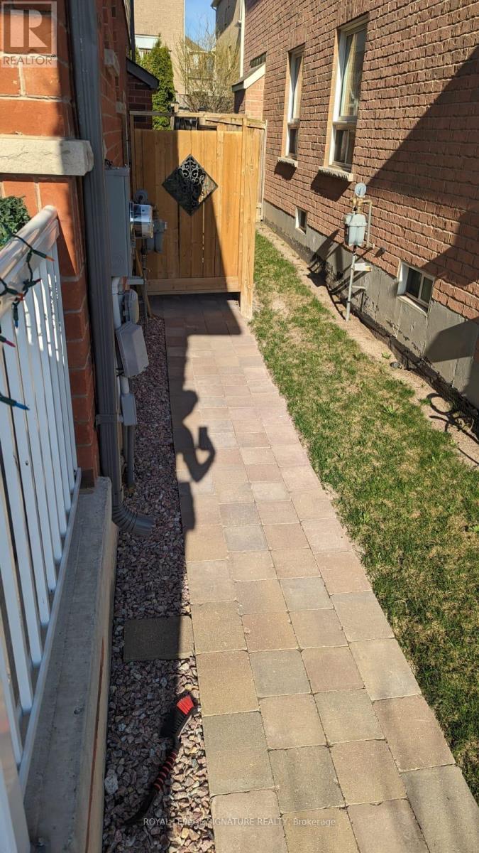 1607 Rockaway Street, Oshawa, Ontario  L1K 0L9 - Photo 3 - E13584914