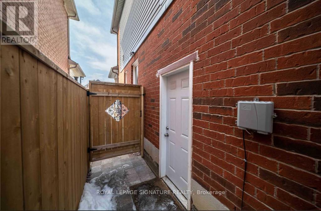 1607 Rockaway Street, Oshawa, Ontario  L1K 0L9 - Photo 4 - E13584914