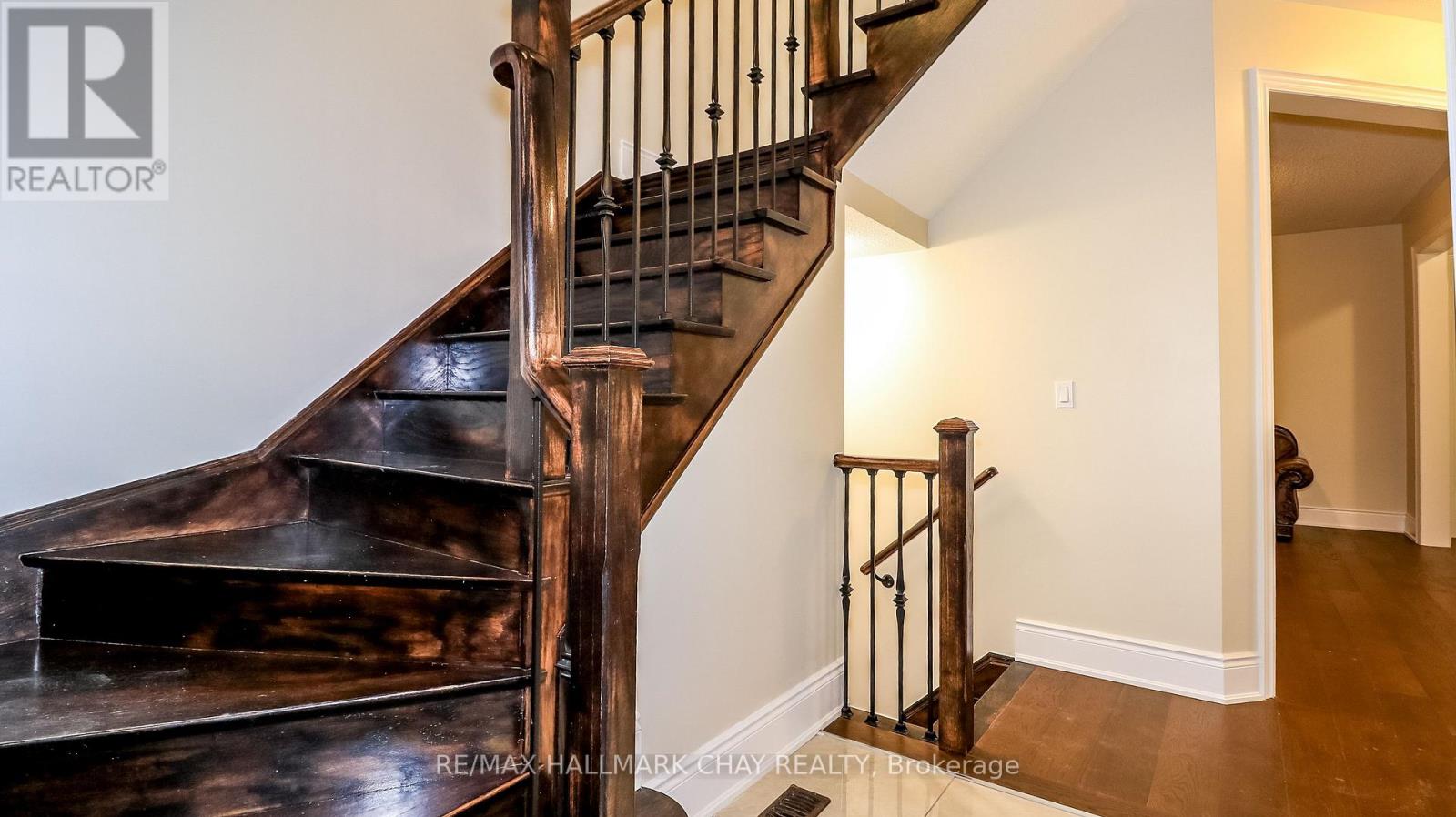 142 Gold Park Gate, Essa, Ontario L3W 0B4 - Photo 6 - N13584708