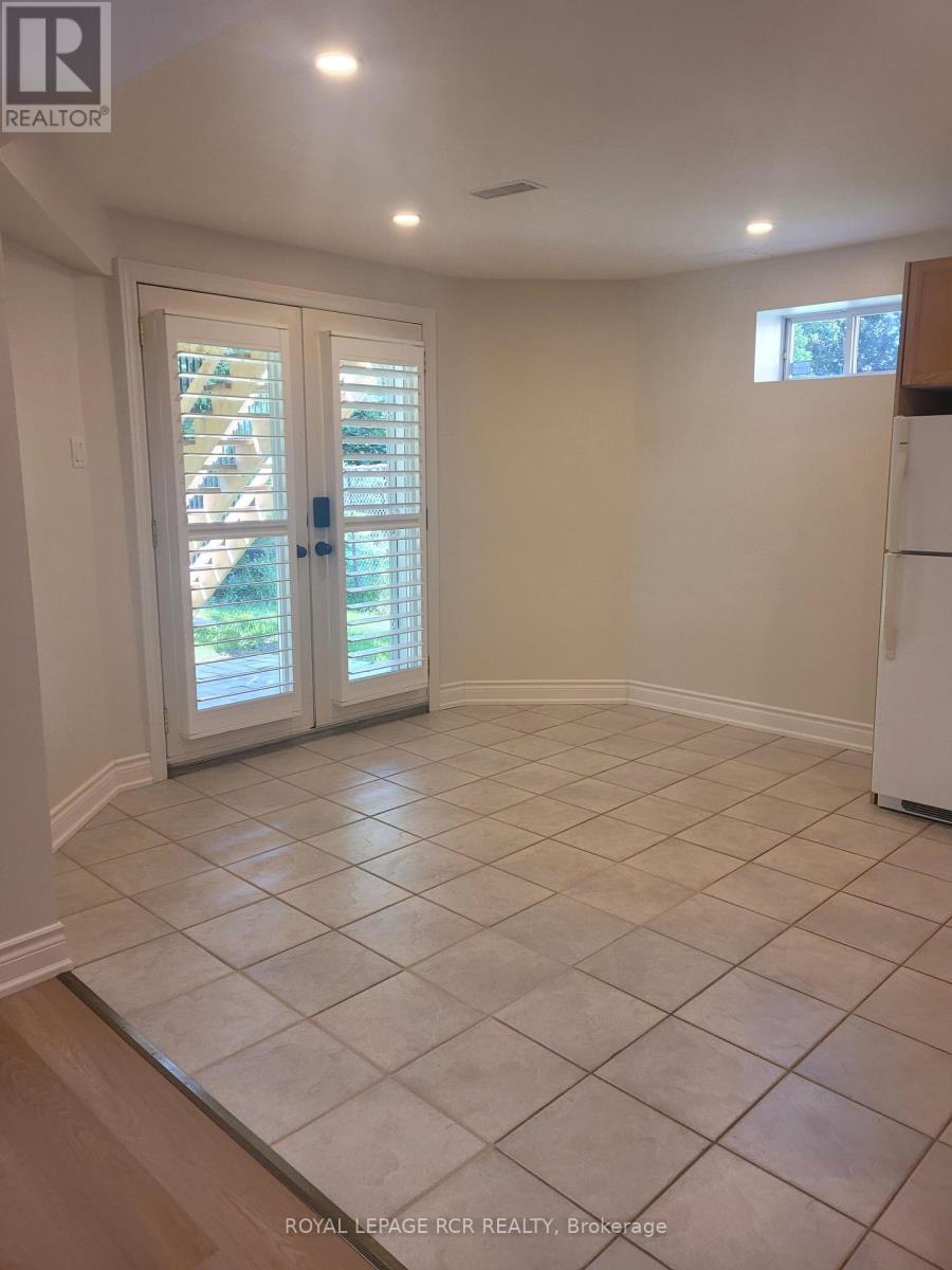 130 Widdifield Avenue, Newmarket, Ontario  L3X 1Z3 - Photo 3 - N13584732