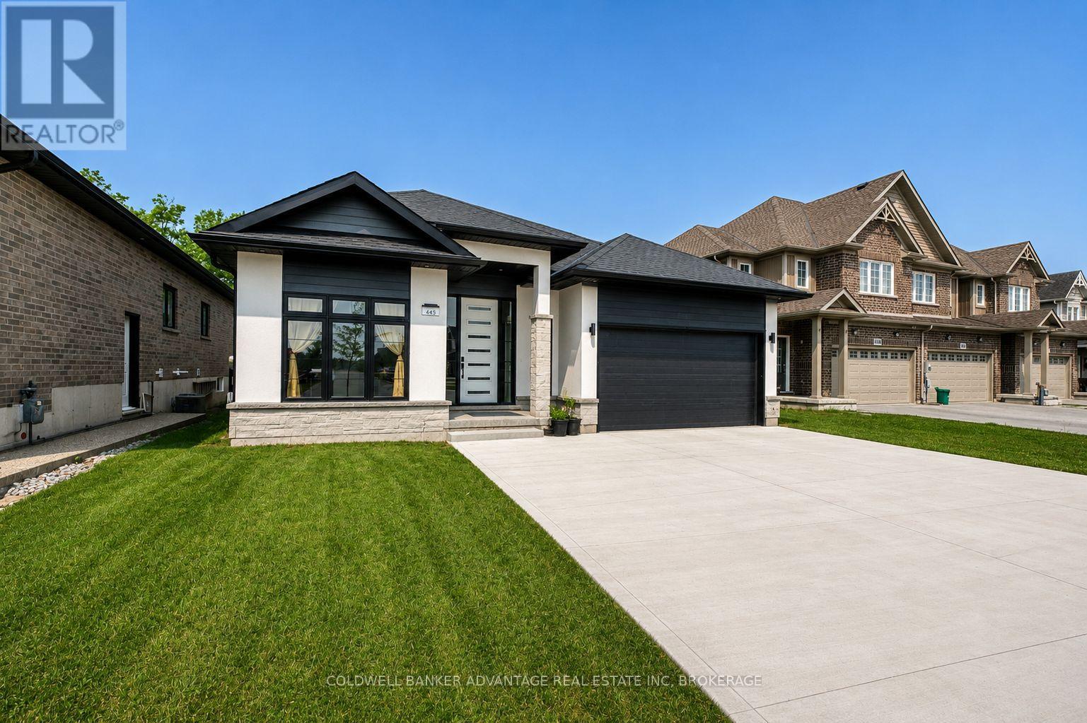 445 Julia Drive, Welland, Ontario  L3C 0E7 - Photo 1 - X13584736