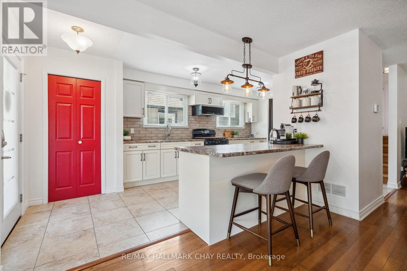 257 Edgehill Drive, Barrie (Letitia Heights), Ontario  L4N 7W9 - Photo 3 - S13584726
