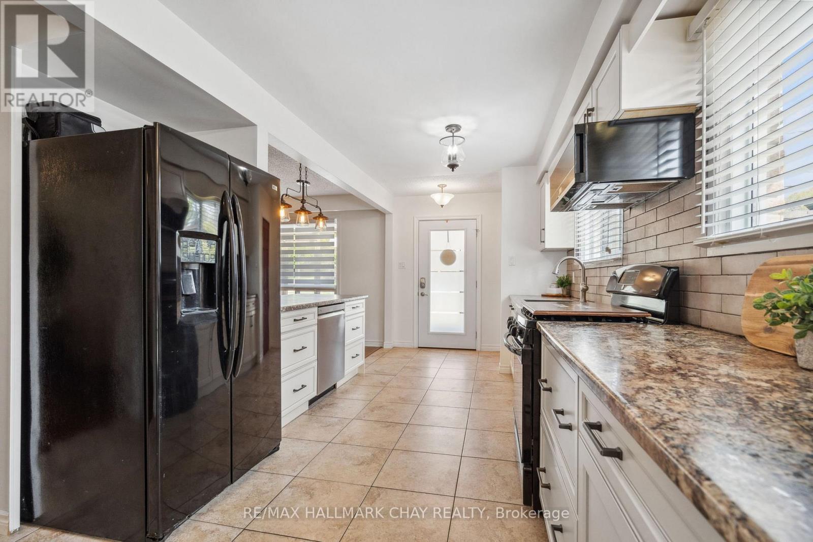 257 Edgehill Drive, Barrie (Letitia Heights), Ontario  L4N 7W9 - Photo 4 - S13584726