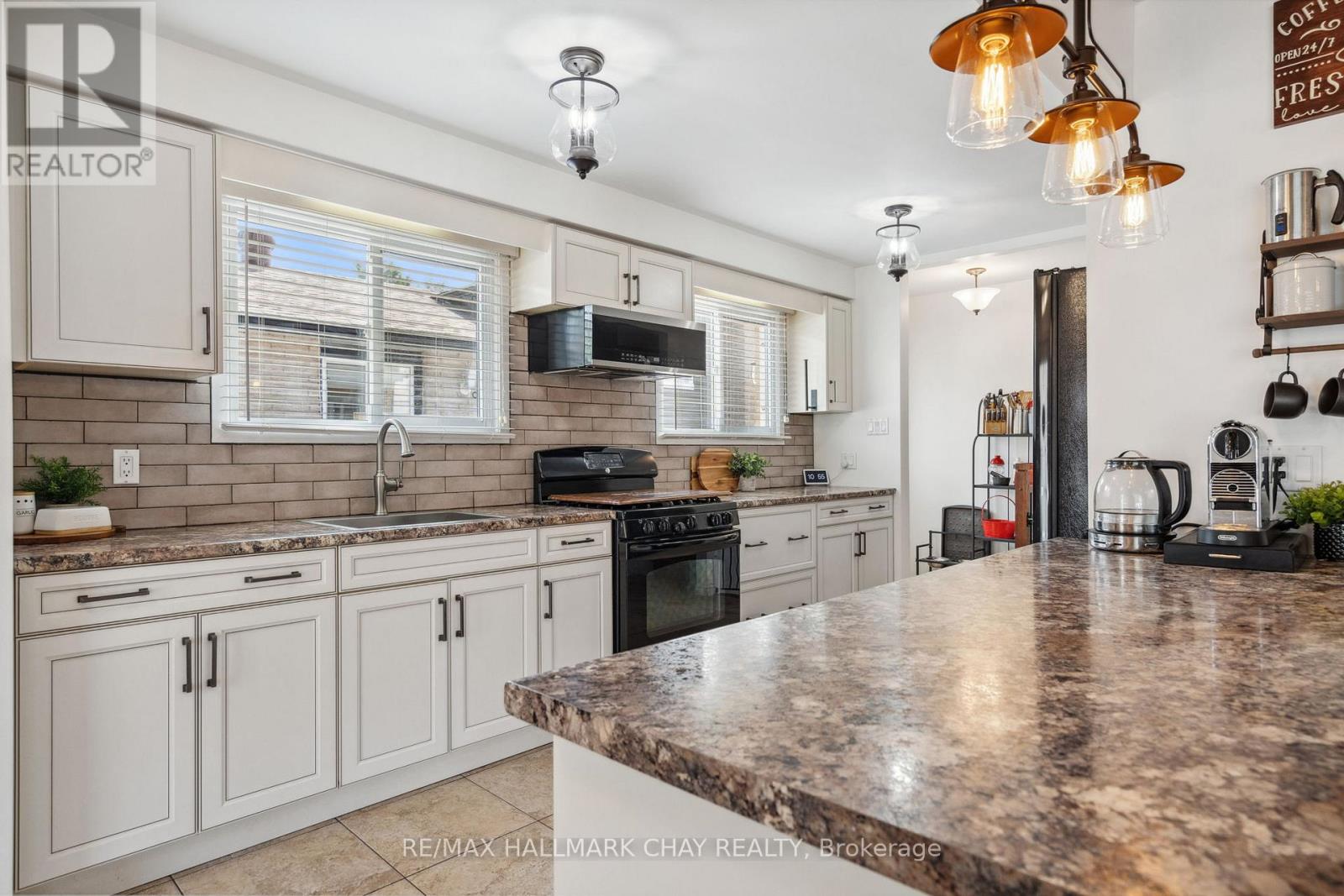 257 Edgehill Drive, Barrie (Letitia Heights), Ontario  L4N 7W9 - Photo 5 - S13584726