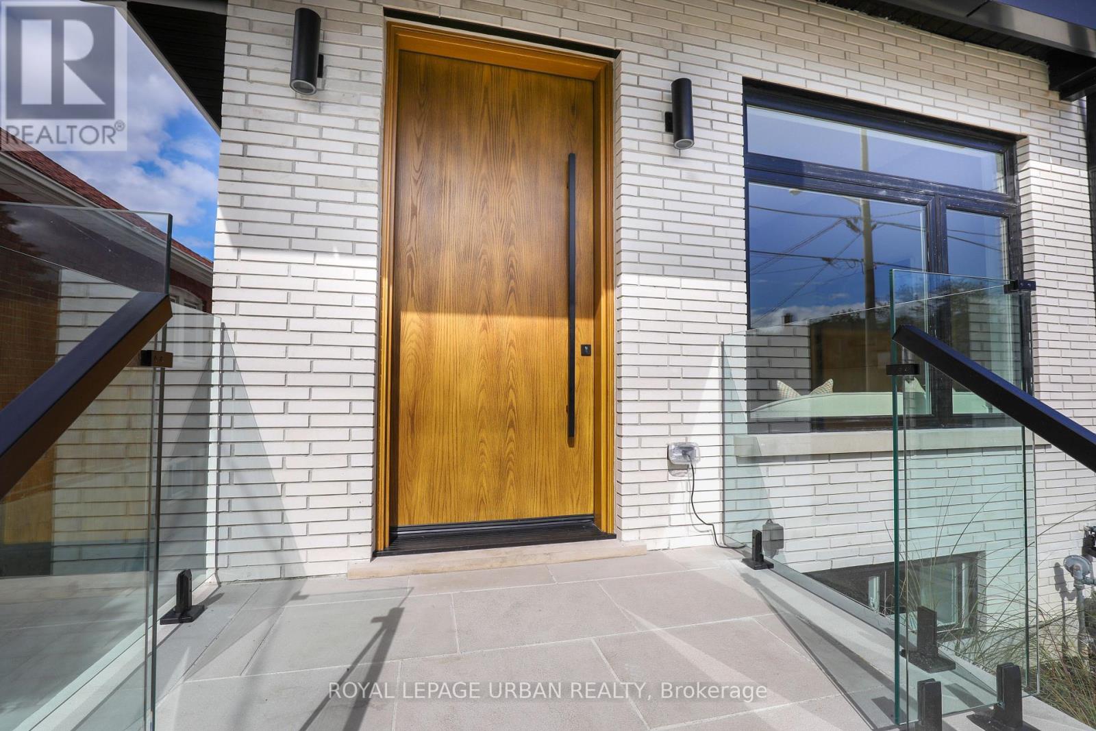 128 Floyd Avenue, Toronto, Ontario  M4K 2B7 - Photo 5 - E13560172