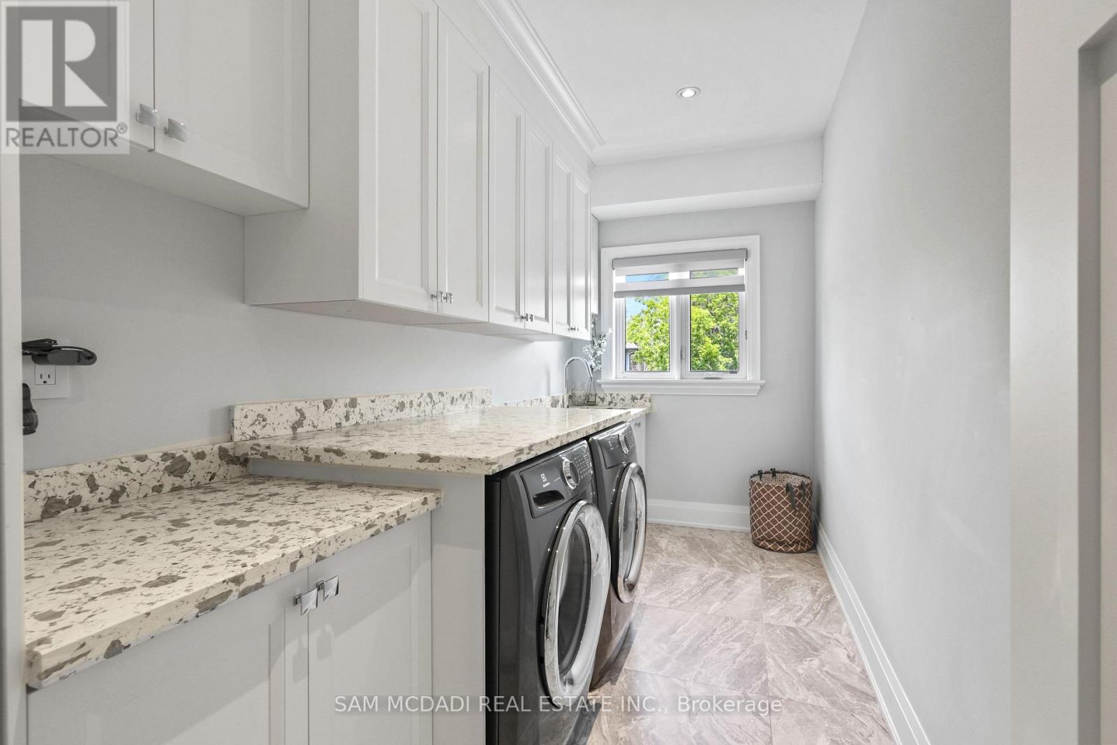 390 Sandhurst Drive, Oakville (Wo West), Ontario  L6L 4L3 - Photo 38 - W13584794