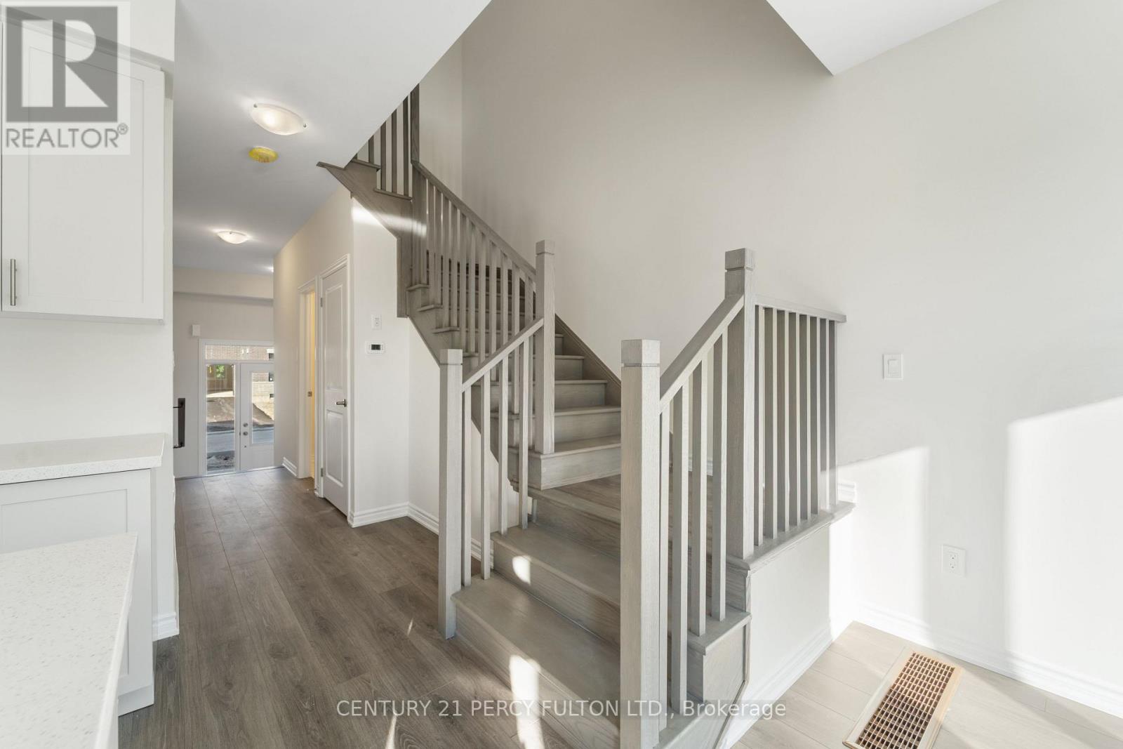 37 Watts Mews, Kawartha Lakes, Ontario  K9V 5V7 - Photo 12 - X13584922