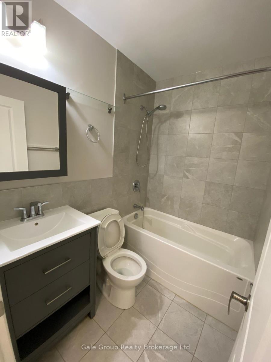 102 - 5 Paisley Boulevard E, Mississauga, Ontario L6A 1P3 - Photo 3 - W13584902