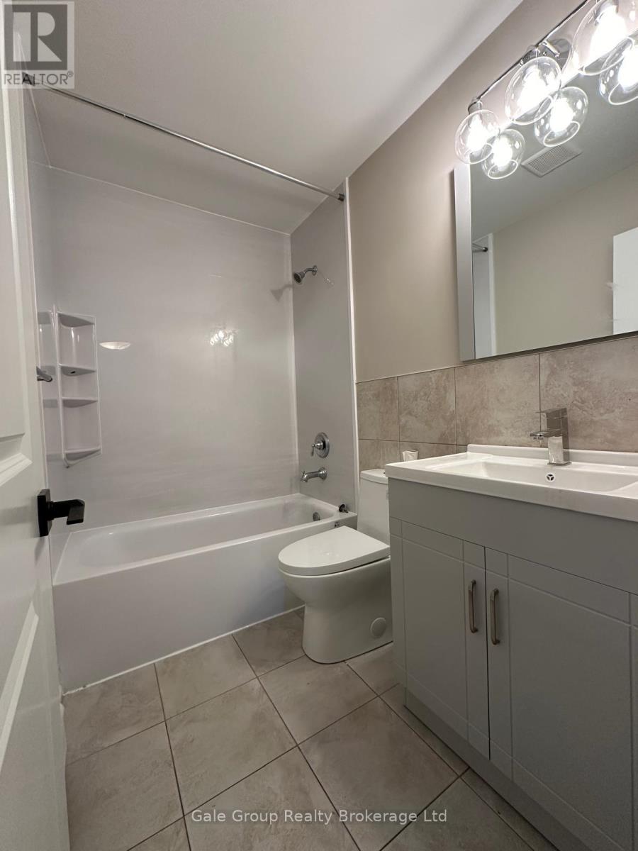 Unit 2 - 27 Paisley Boulevard, Mississauga, Ontario L6A 1P3 - Photo 5 - W13584878