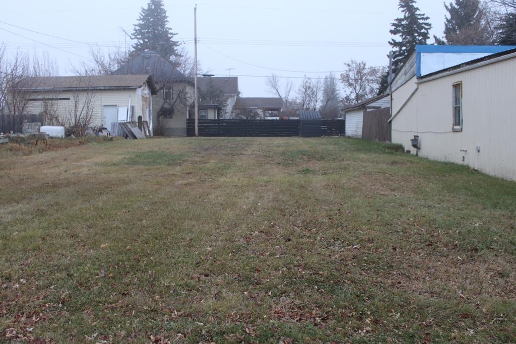 4923 50 Street, Holden