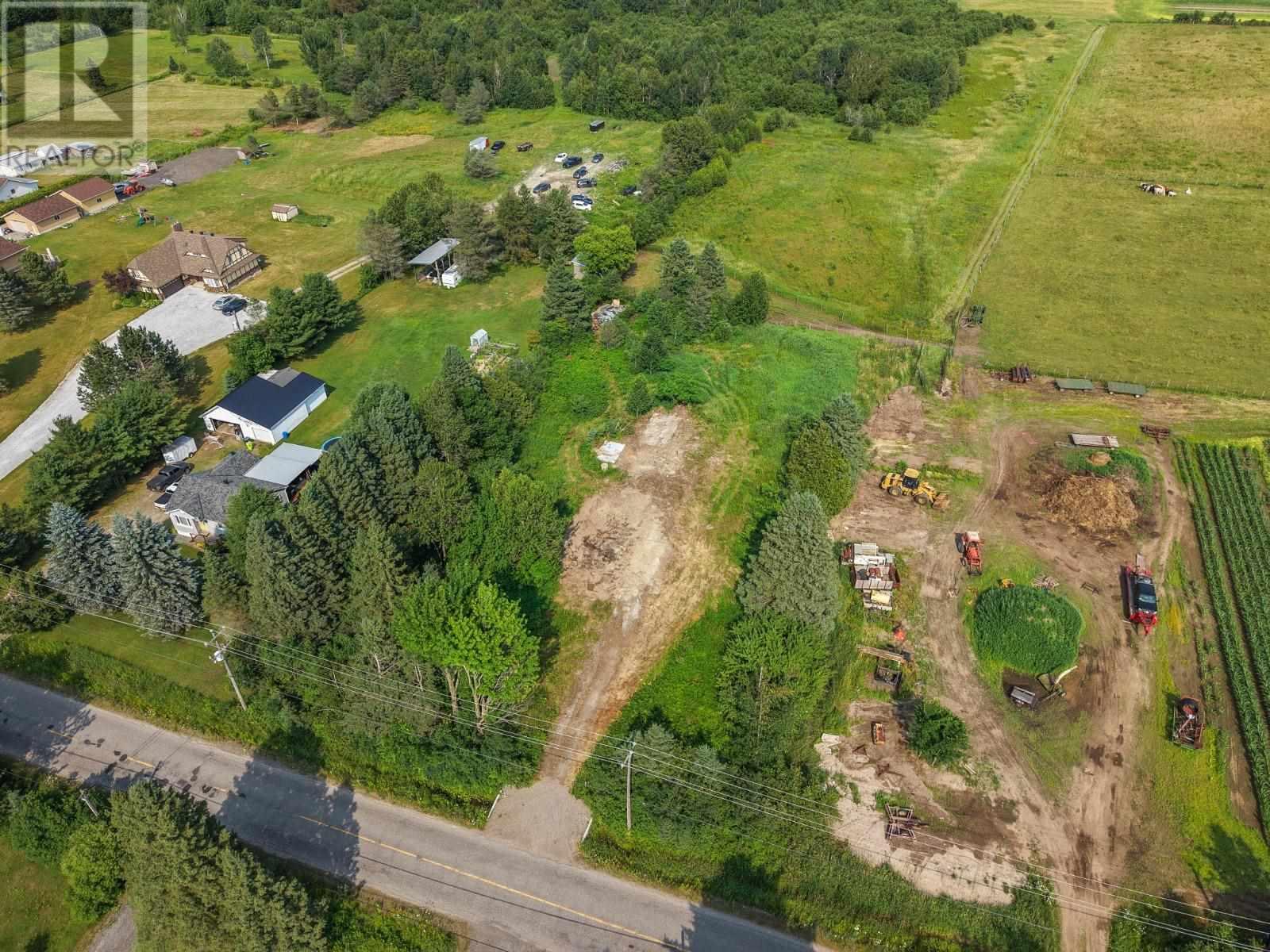 1022 Carpin Beach Rd, Sault Ste. Marie, Ontario P6A 6K4 - Photo 1 - SM261911