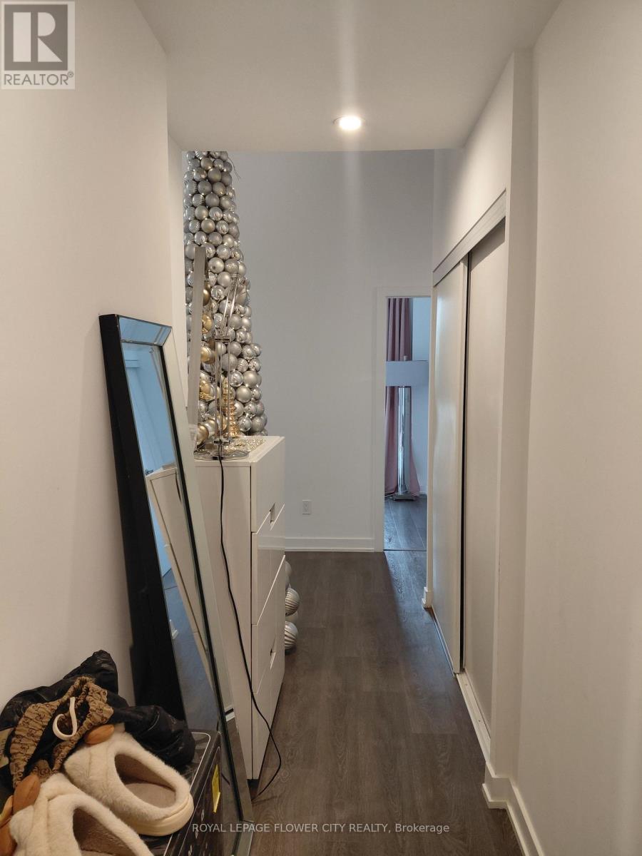 301 - 370 Martha Street, Burlington, Ontario  L7R 0G9 - Photo 3 - W13583290