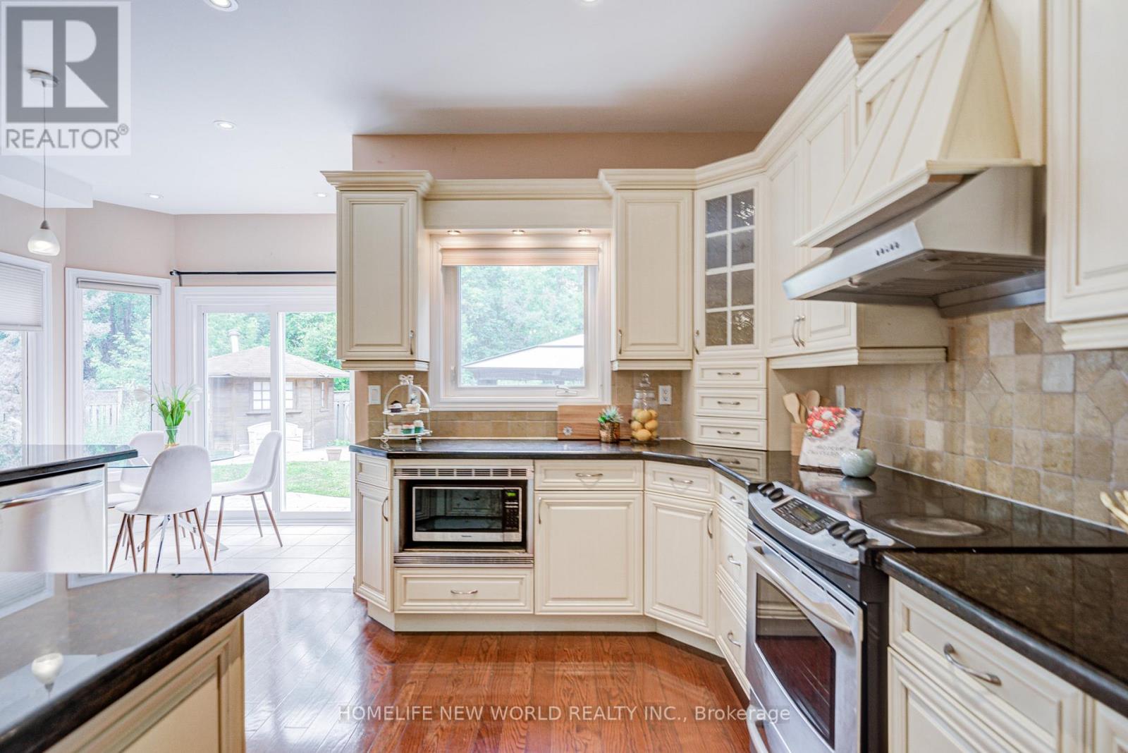 4468 Beacon Lane, Mississauga, Ontario  L5C 4K9 - Photo 19 - W13584892