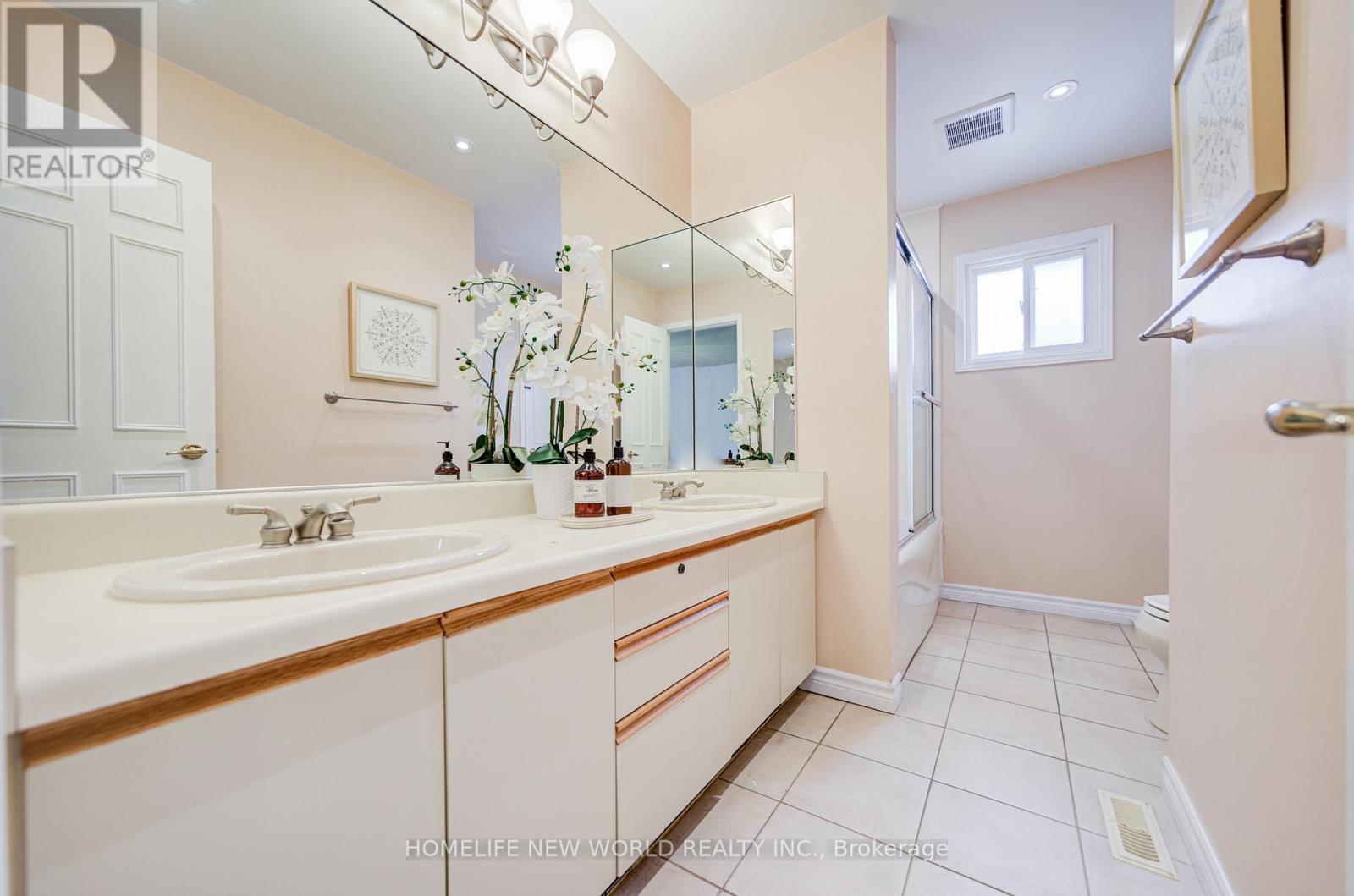 4468 Beacon Lane, Mississauga, Ontario  L5C 4K9 - Photo 32 - W13584892