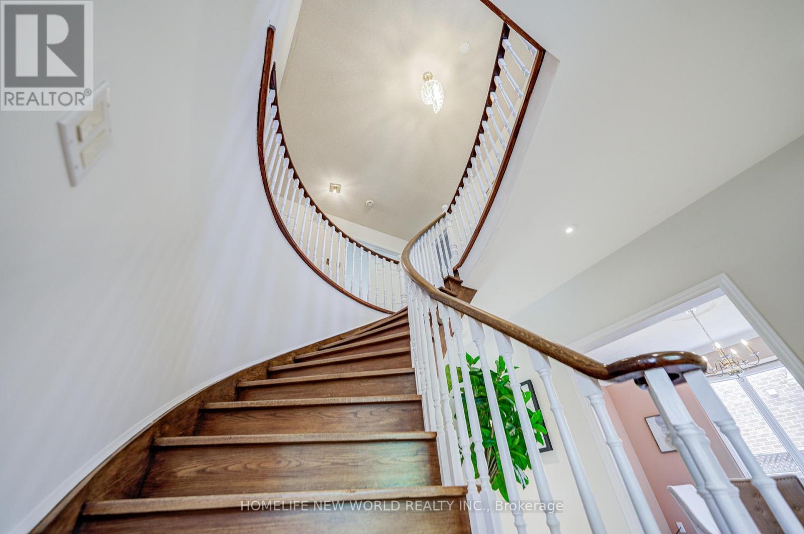 4468 Beacon Lane, Mississauga, Ontario  L5C 4K9 - Photo 5 - W13584892