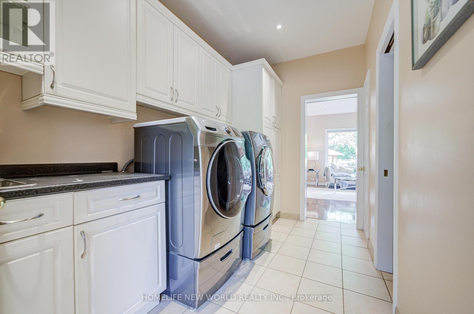 4468 Beacon Lane, Mississauga, Ontario  L5C 4K9 - Photo 8 - W13584892