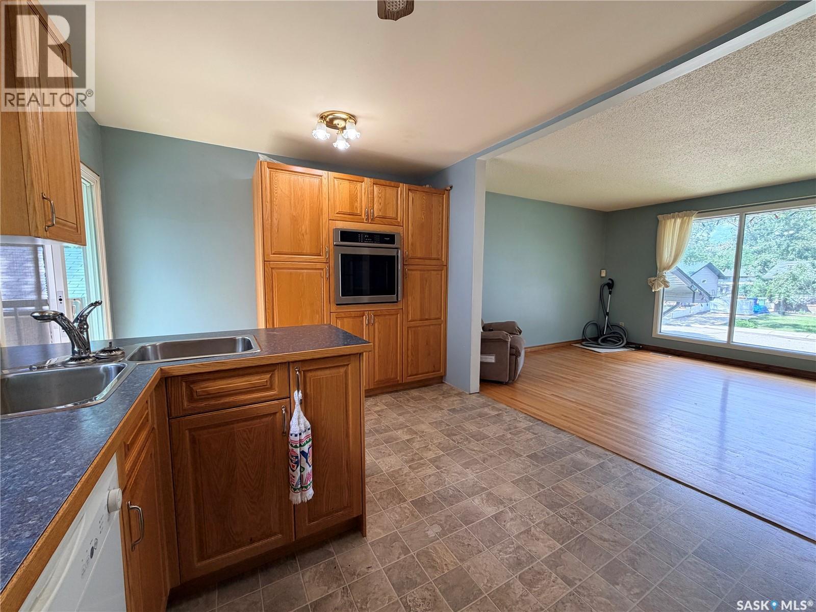 2221 Bedford Avenue E, Regina, Saskatchewan  S4N 0H1 - Photo 5 - SK043130