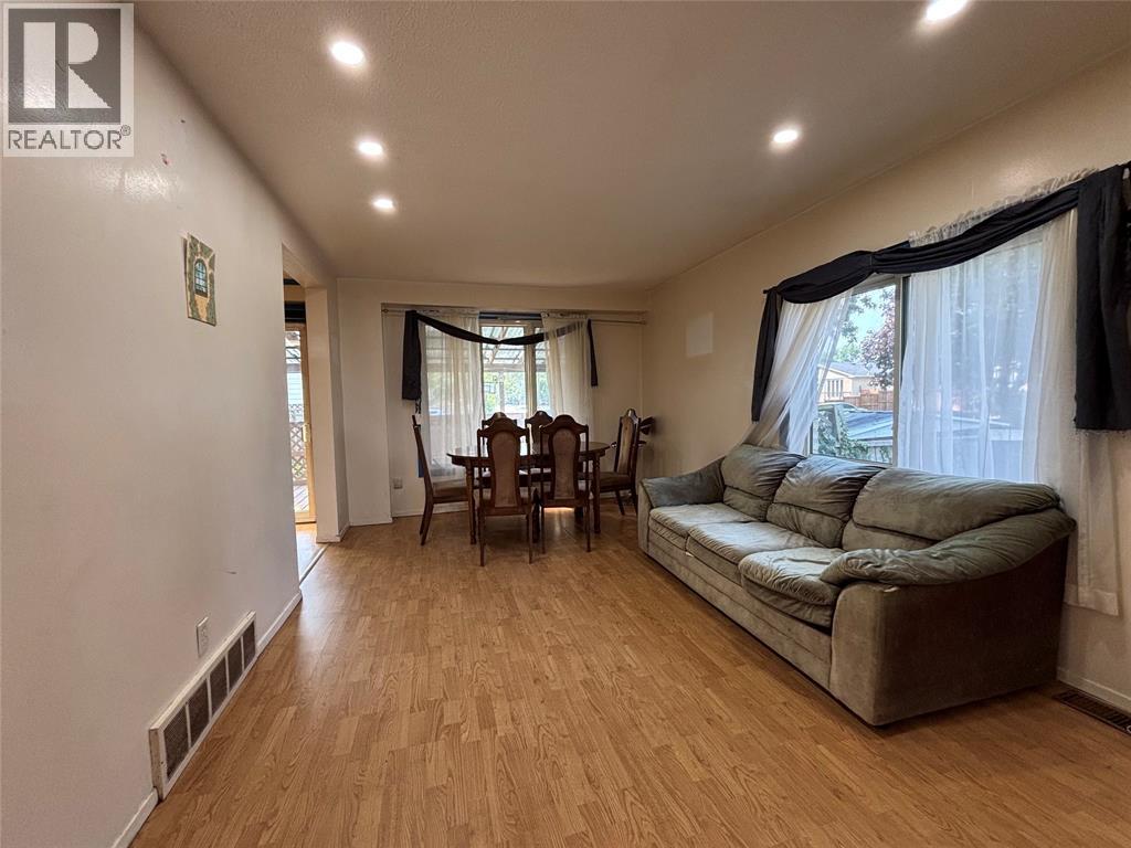 139 Bedford Crescent, Sarnia, Ontario  N7S 4B4 - Photo 4 - 26017474