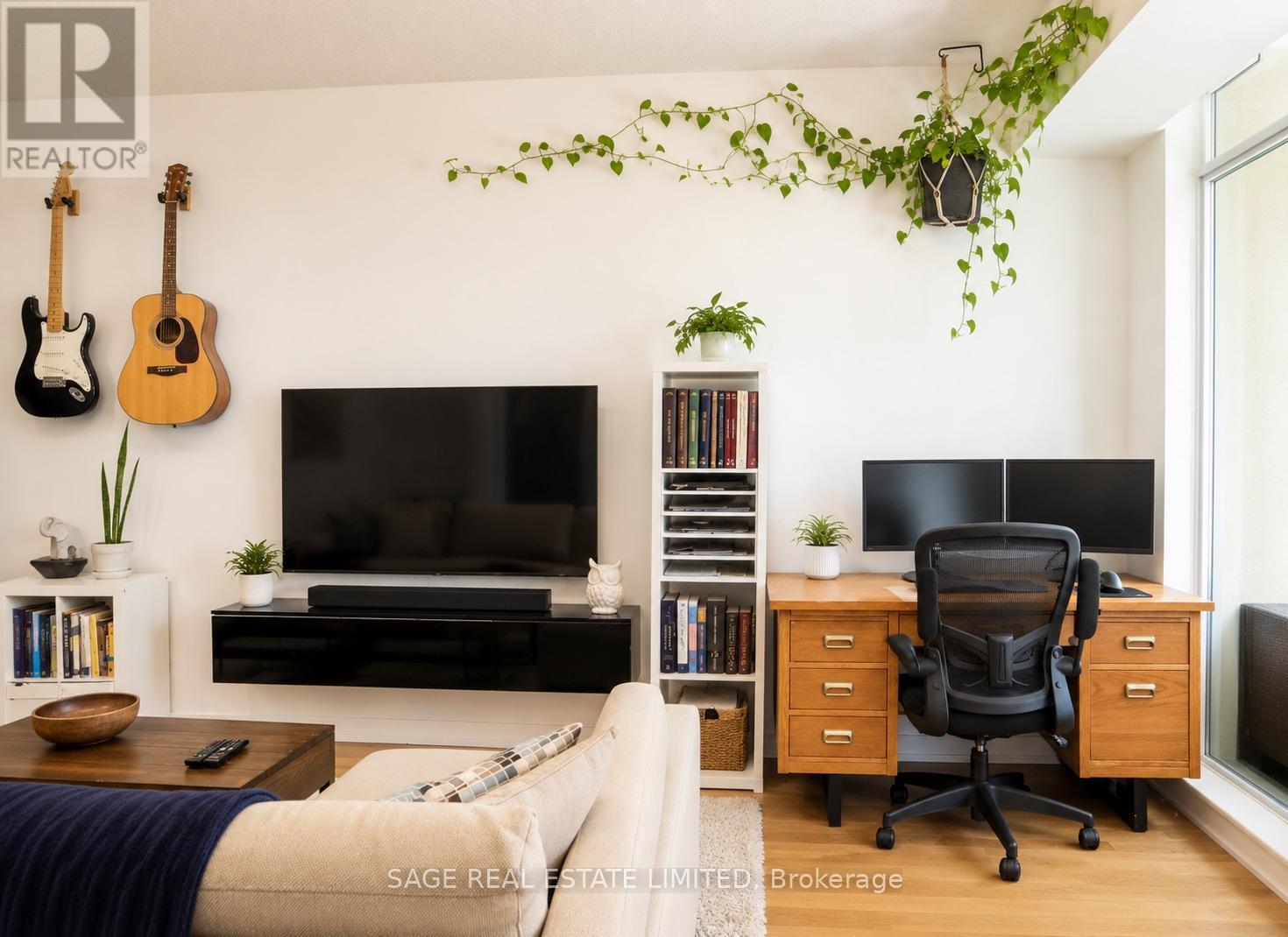 305 - 21 Grand Magazine Street, Toronto, Ontario  M5V 1B5 - Photo 2 - C13585160