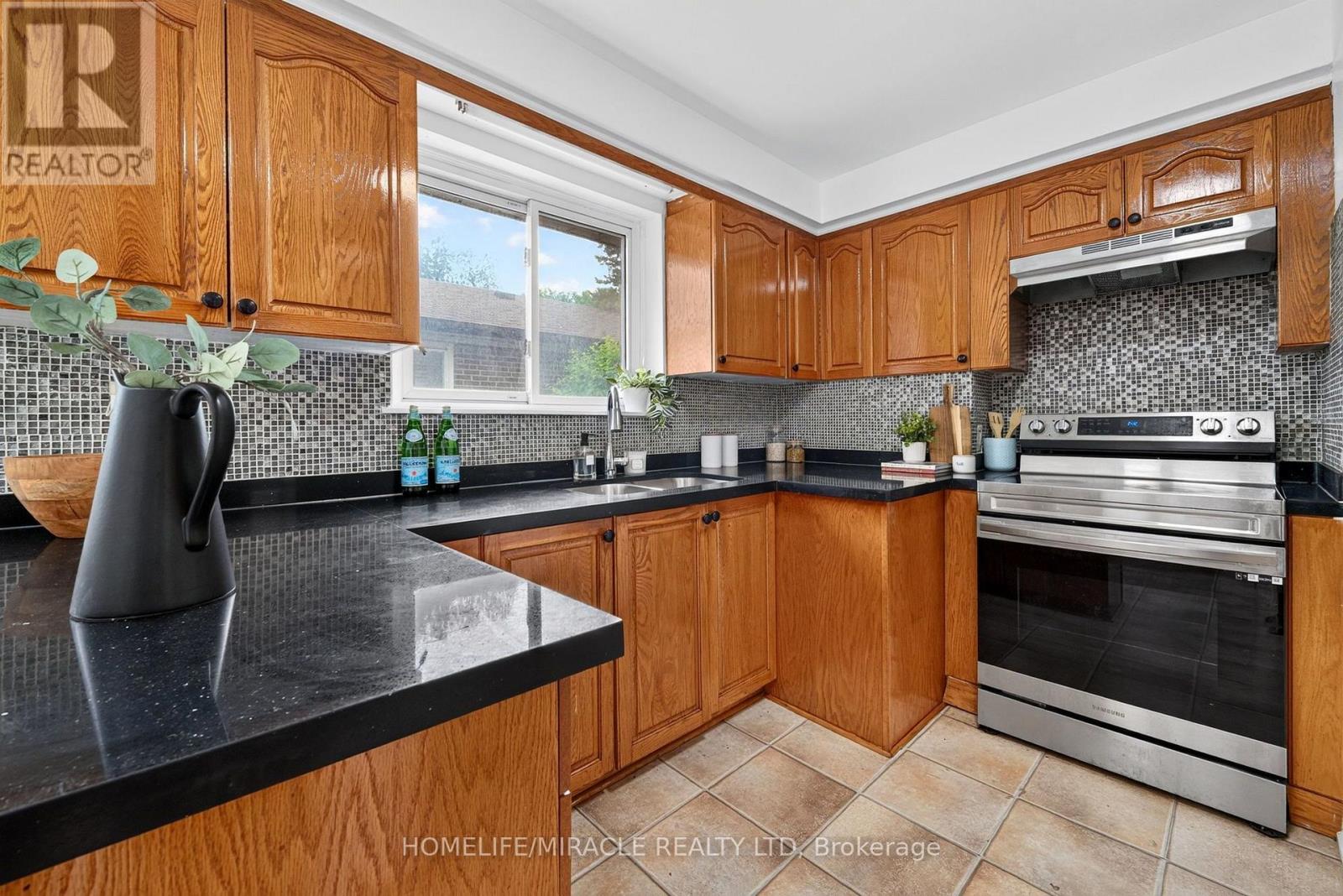 14 Marlena Drive, Toronto, Ontario M1E 2Z1 - Photo 4 - E13585258