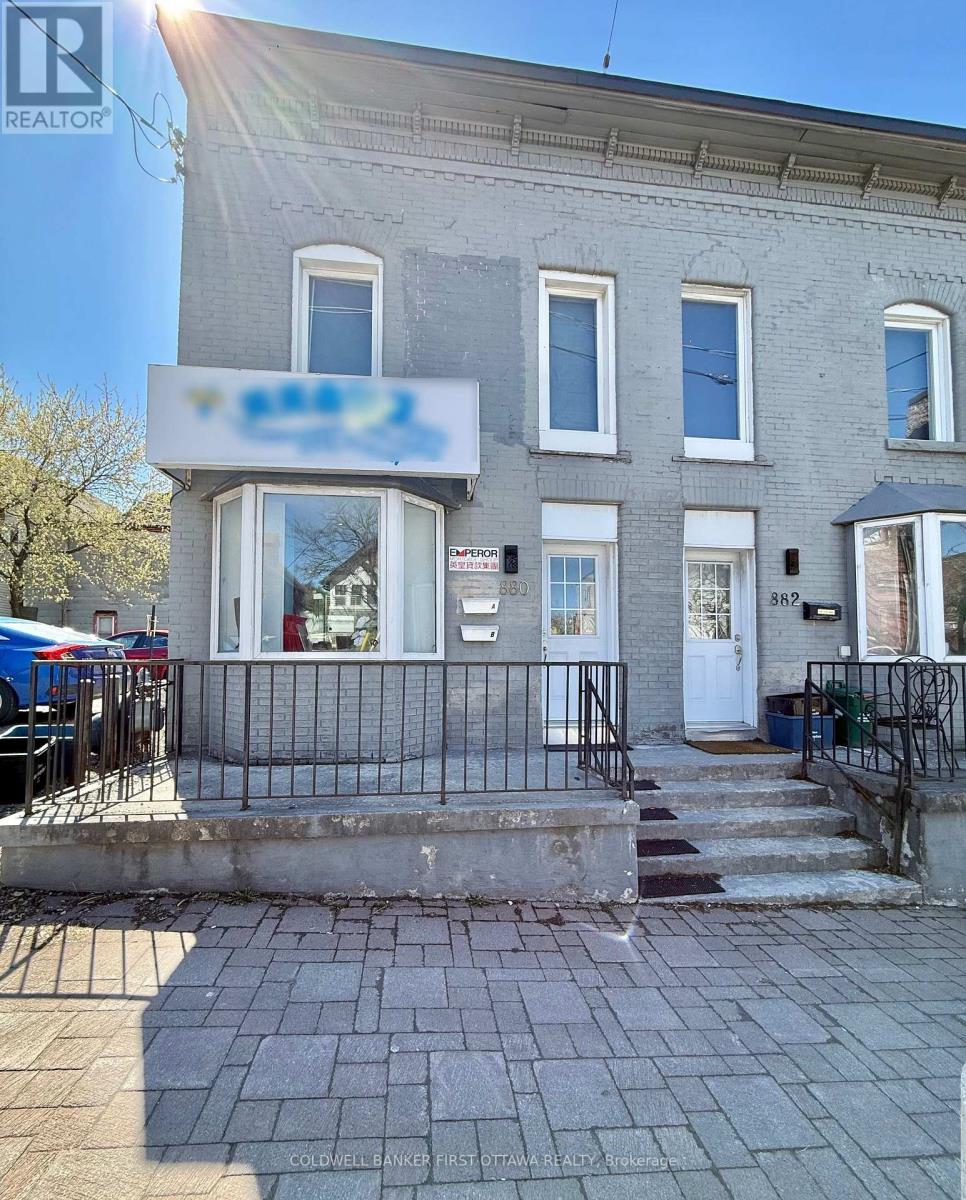 880 Somerset Street W, Ottawa, Ontario K1R 6R7 - Photo 2 - X13585102