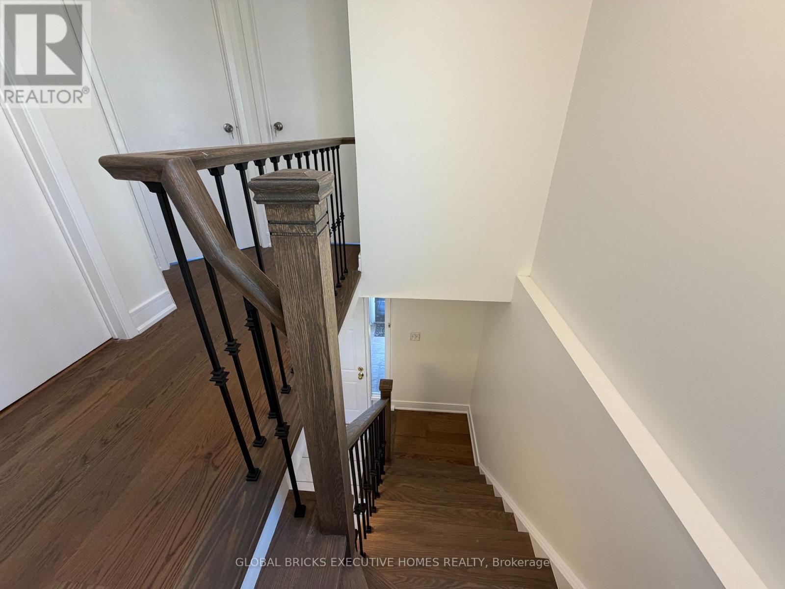 730 Queensbridge Drive, Mississauga, Ontario  L5C 3X2 - Photo 22 - W13584114