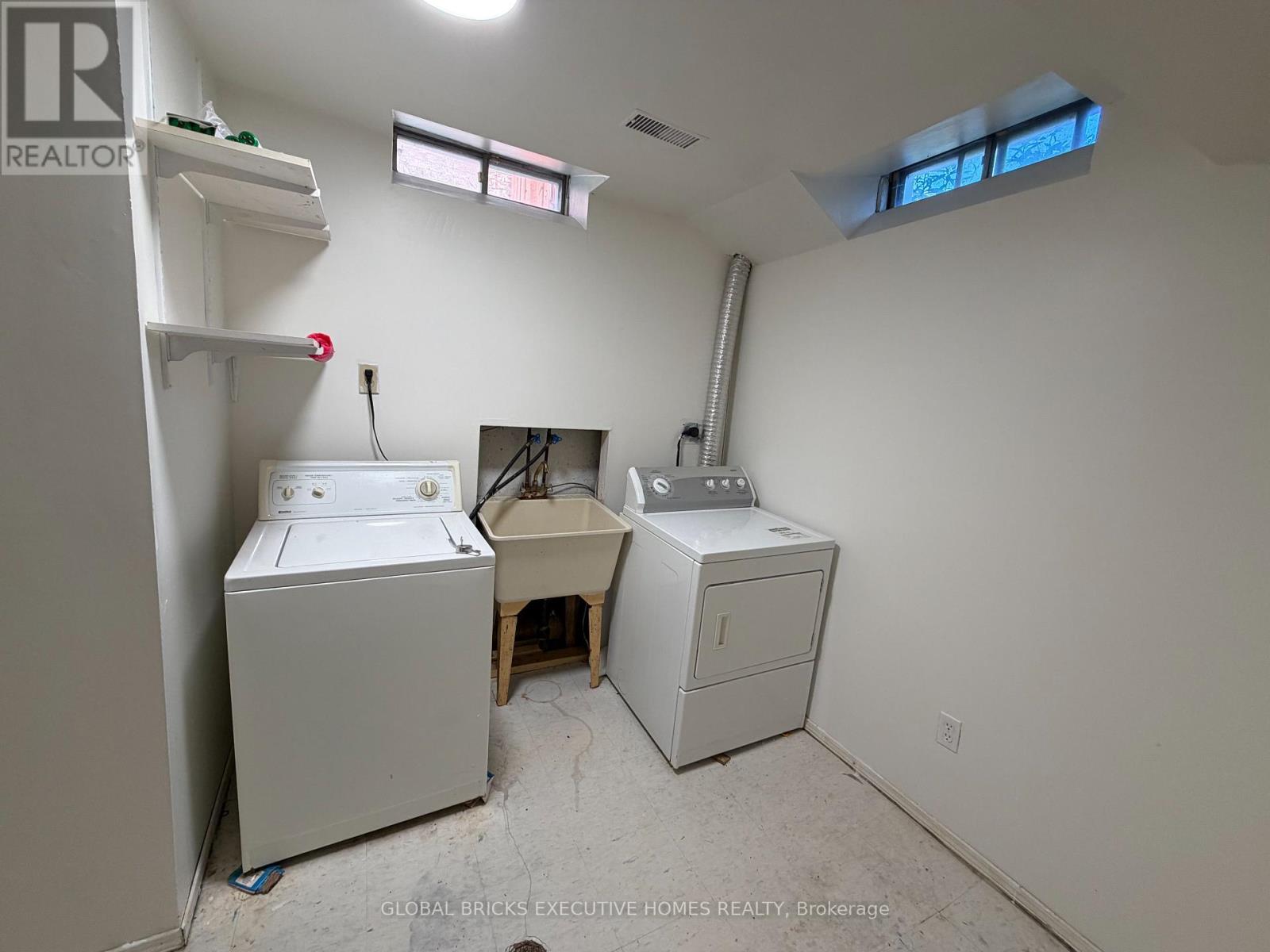 730 Queensbridge Drive, Mississauga, Ontario  L5C 3X2 - Photo 26 - W13584114