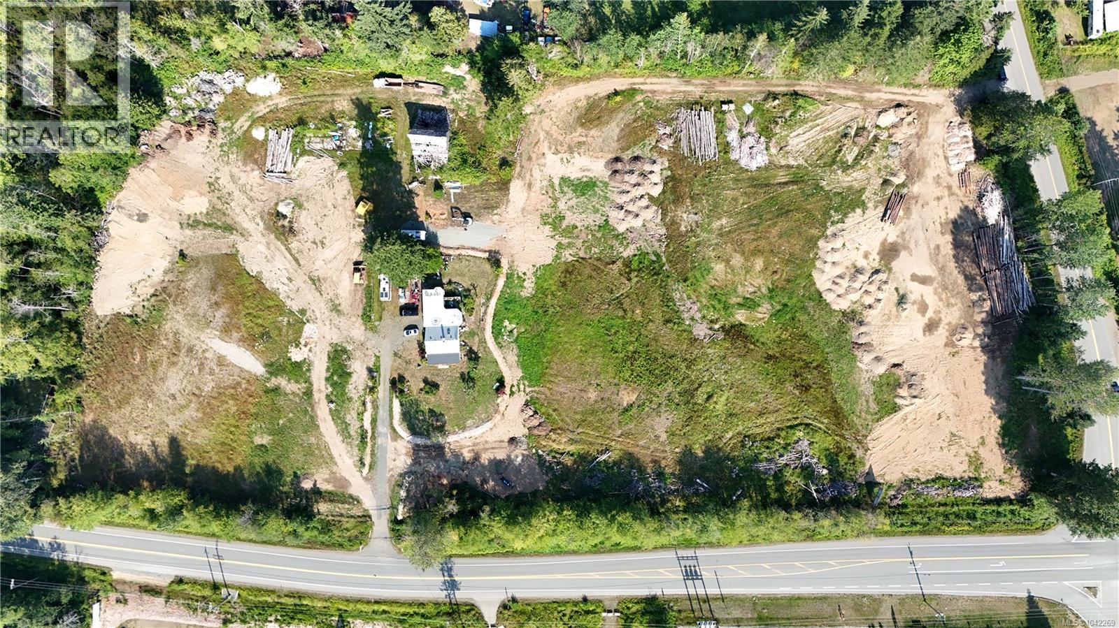 8712 Island Hwy N, Black Creek, British Columbia  V0R 1C0 - Photo 2 - 1042269