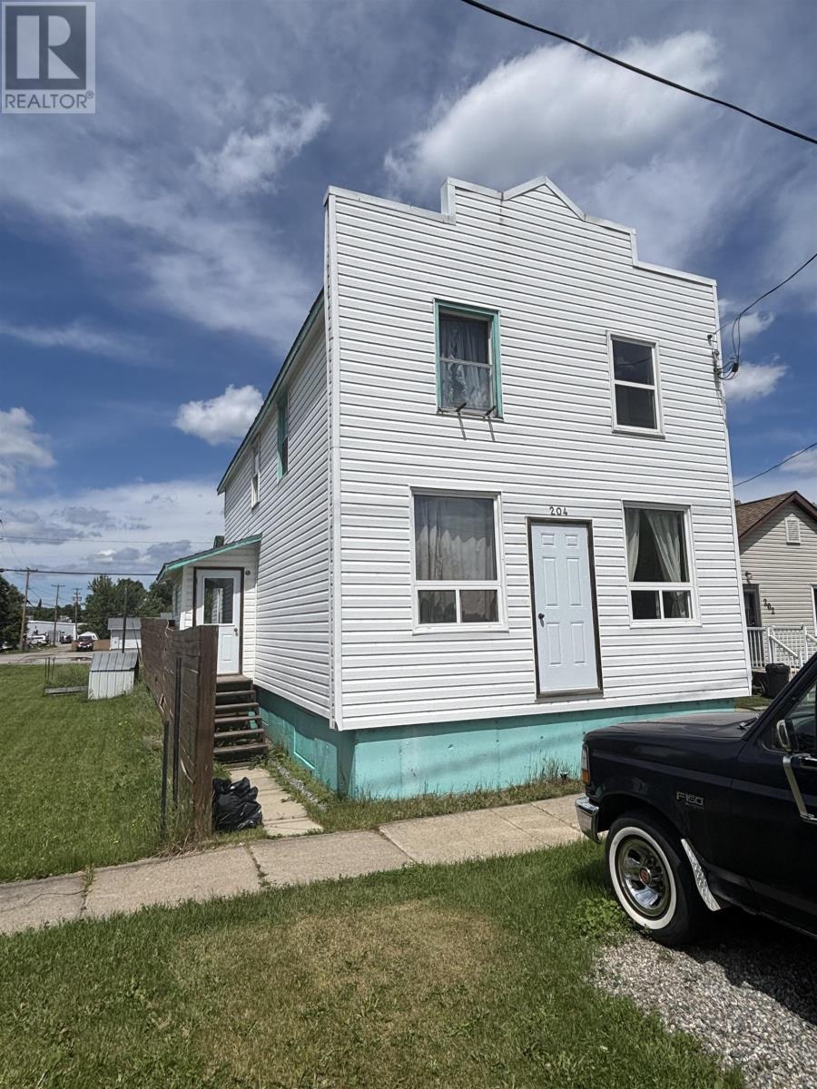 204 Mackenzie Ave. W., Atikokan, Ontario  P0T 1C0 - Photo 2 - TB2602022