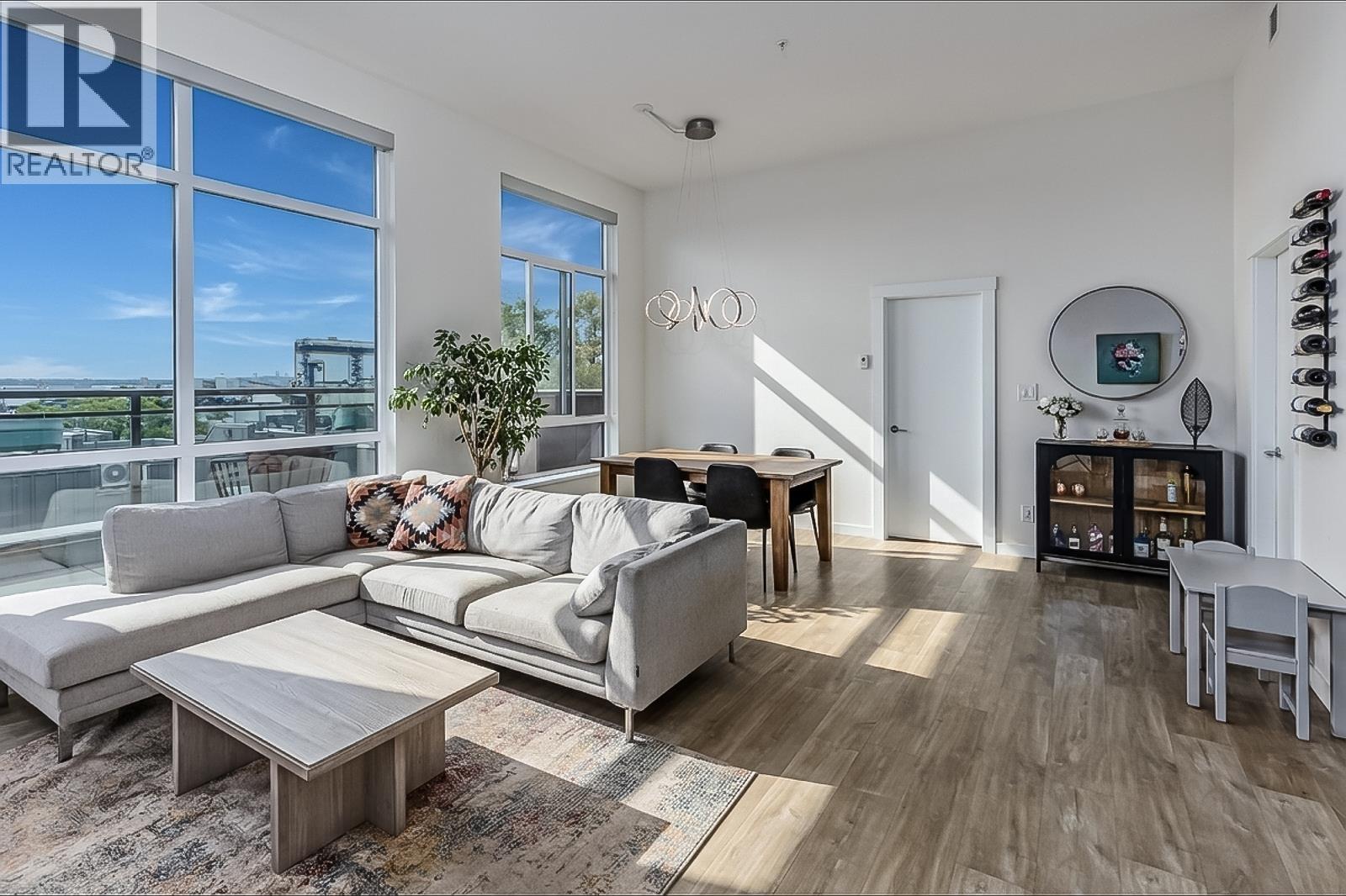 403 615 E 3RD STREET