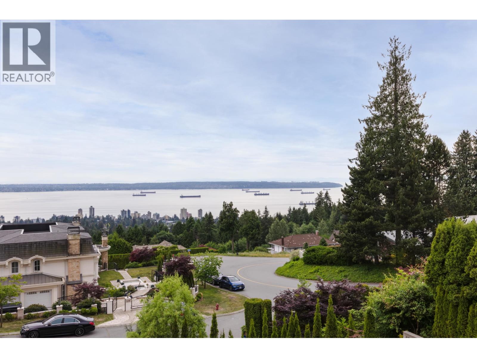 2185 Westhill Wynd, West Vancouver, British Columbia V7S 2Z3 - Photo 2 - R3147975