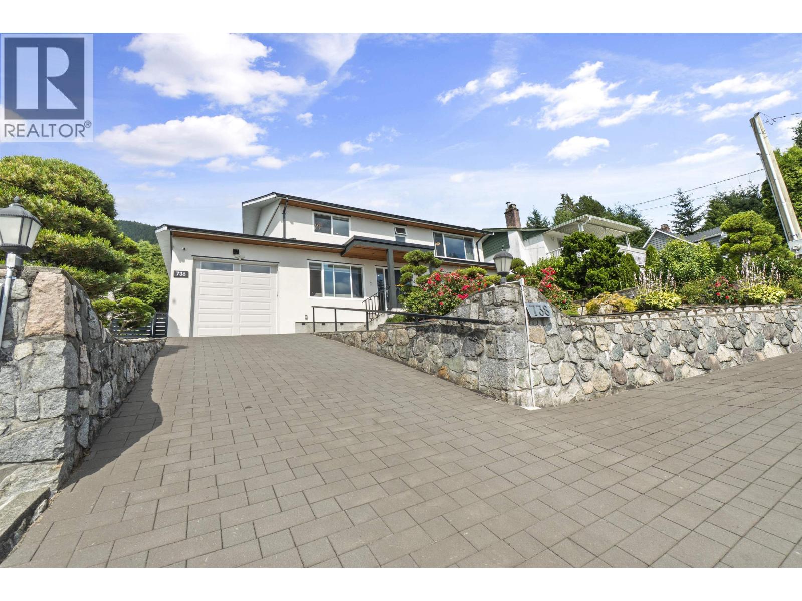 738 Sylvan Avenue, North Vancouver, British Columbia V7R 2G1 - Photo 2 - R3148001