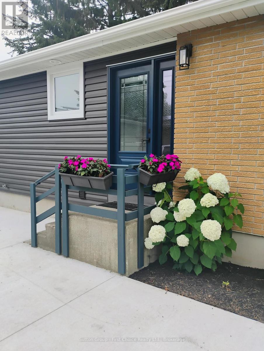 106 Sunset Crescent, North Huron, Ontario  N0G 2W0 - Photo 3 - X13585352