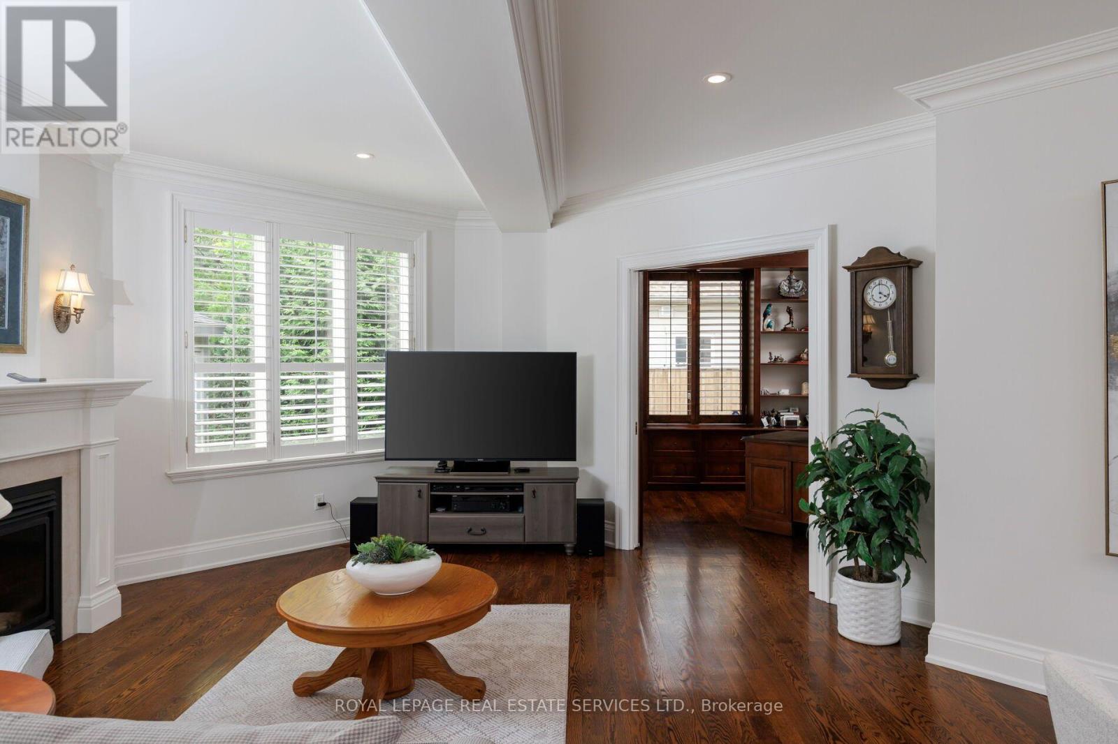 70 Shorewood Place, Oakville, Ontario  L6K 3Y4 - Photo 10 - W13585382