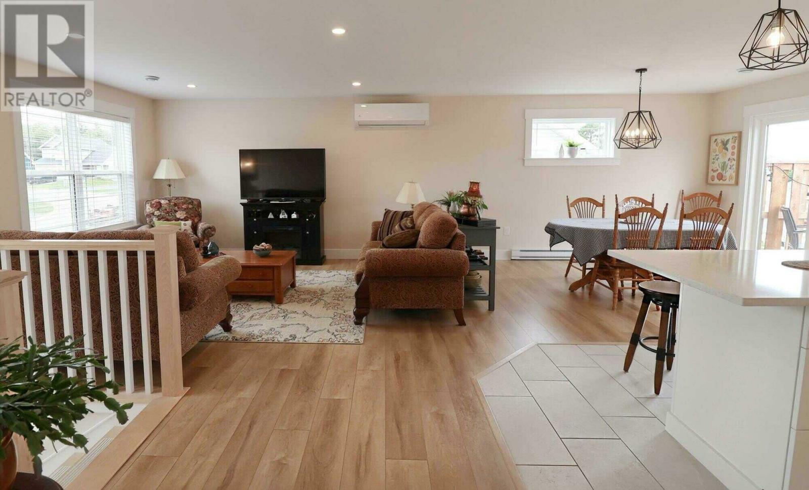 8 Keaton Drive, Charlottetown, Prince Edward Island  C1E 3M6 - Photo 4 - 202618083