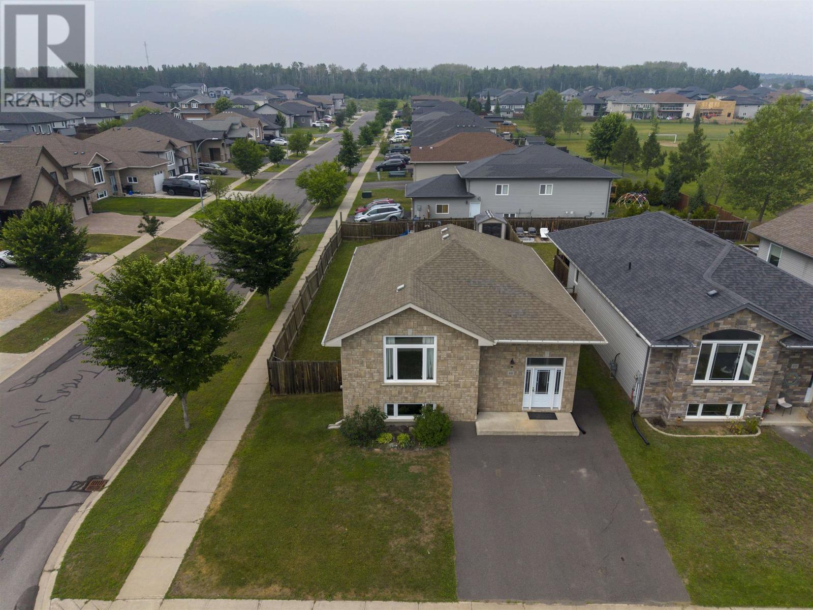 461 Longbow St, Thunder Bay, Ontario  P7G 0A5 - Photo 2 - TB2602023