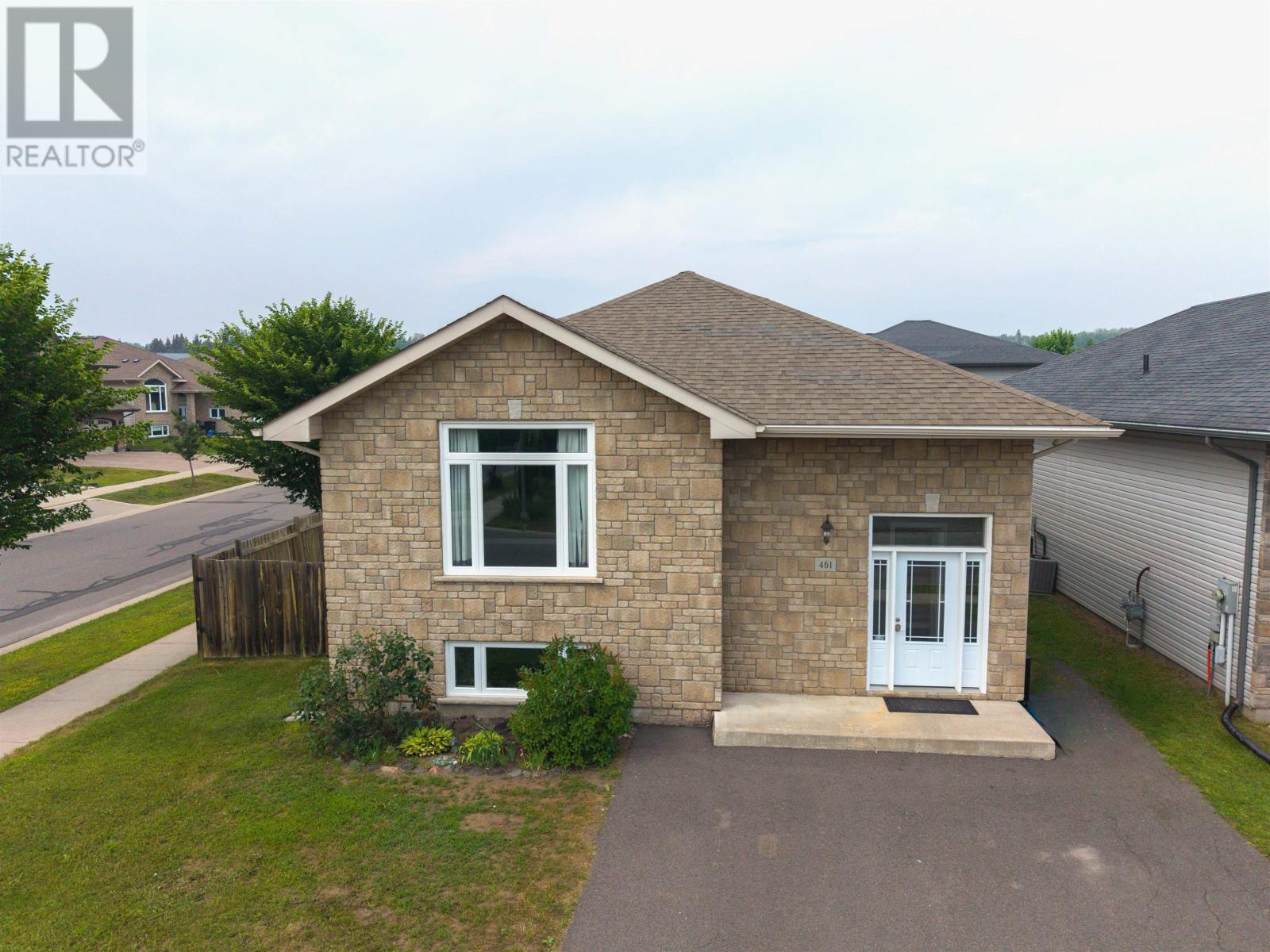 461 Longbow St, Thunder Bay, Ontario  P7G 0A5 - Photo 1 - TB2602023