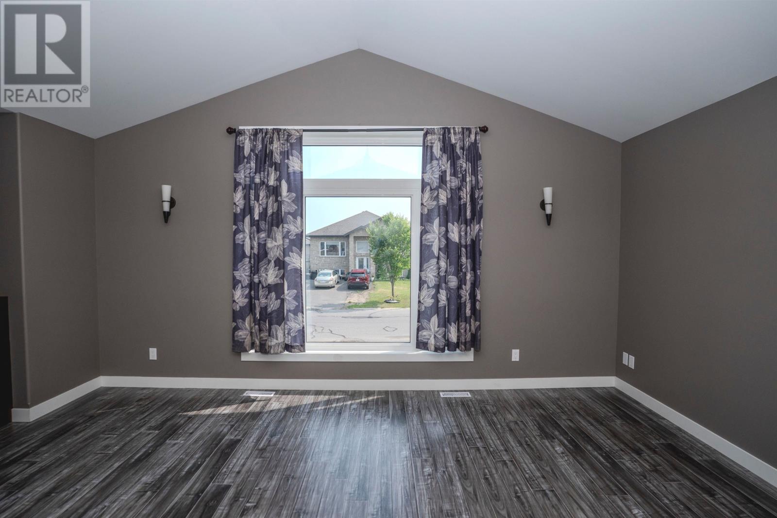 461 Longbow St, Thunder Bay, Ontario  P7G 0A5 - Photo 4 - TB2602023