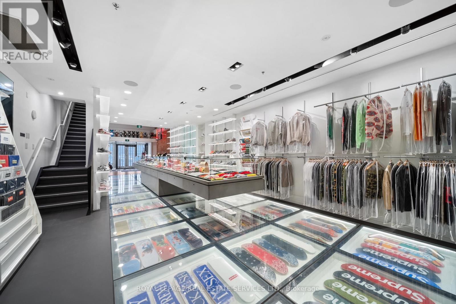 273 Queen Street W, Toronto, Ontario  M5V 1Z9 - Photo 1 - C13585492