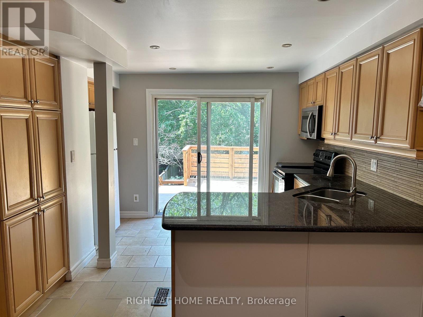 280 Kenilworth Avenue, Toronto, Ontario  M4L 3S8 - Photo 13 - E13585472