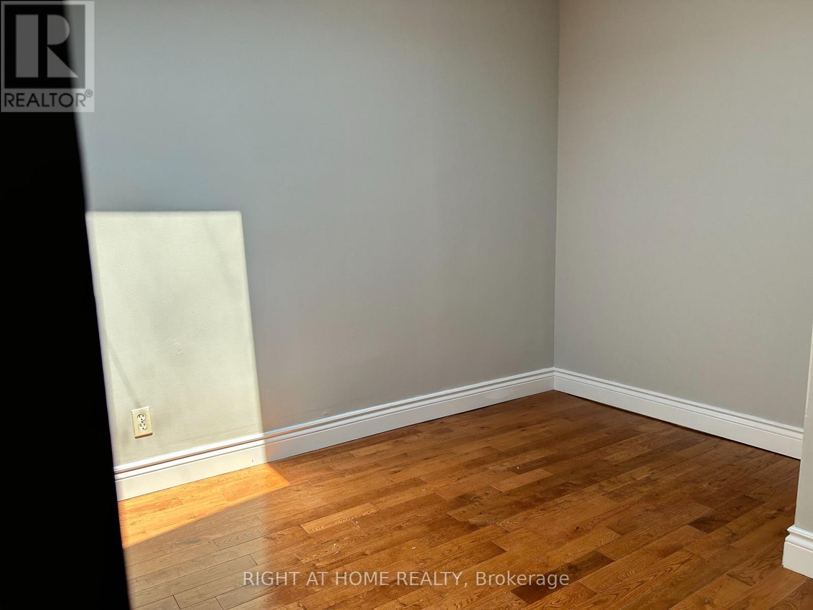 280 Kenilworth Avenue, Toronto, Ontario  M4L 3S8 - Photo 23 - E13585472