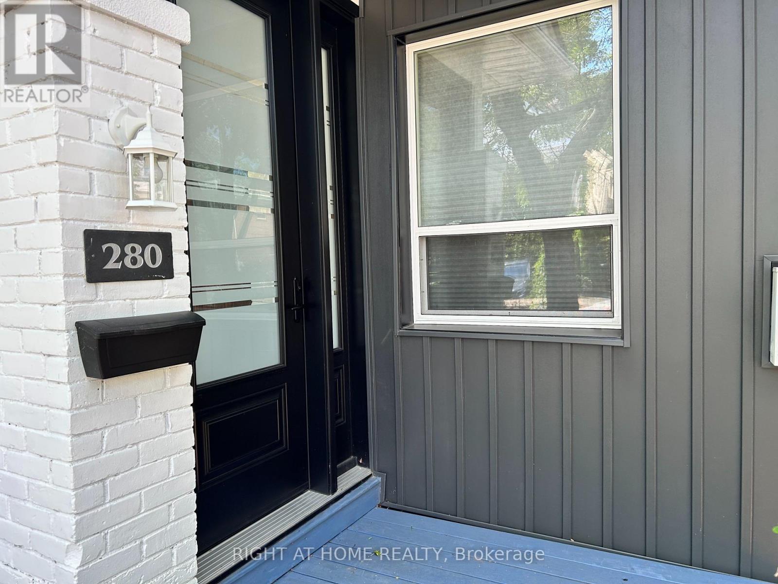 280 Kenilworth Avenue, Toronto, Ontario  M4L 3S8 - Photo 3 - E13585472