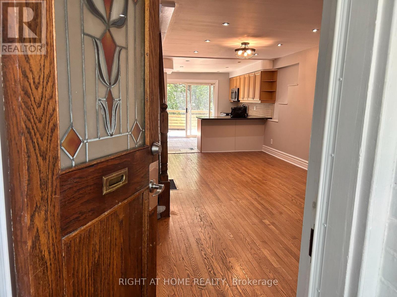 280 Kenilworth Avenue, Toronto, Ontario  M4L 3S8 - Photo 7 - E13585472